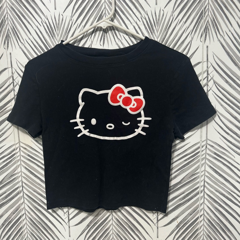 Women’s small cropped hello kitty top